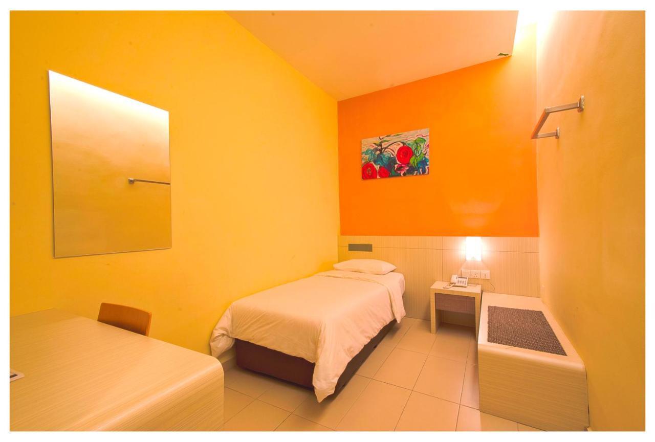 Prime City Express Hotel Kluang Exterior photo
