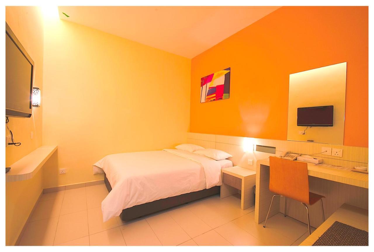 Prime City Express Hotel Kluang Exterior photo